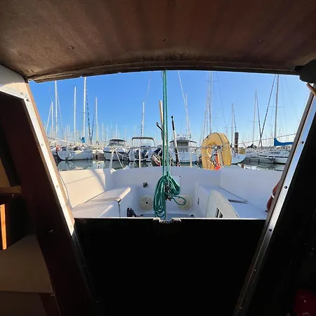 Úszó hotel Orno Dans Le Port De La Rochelle La Rochelle